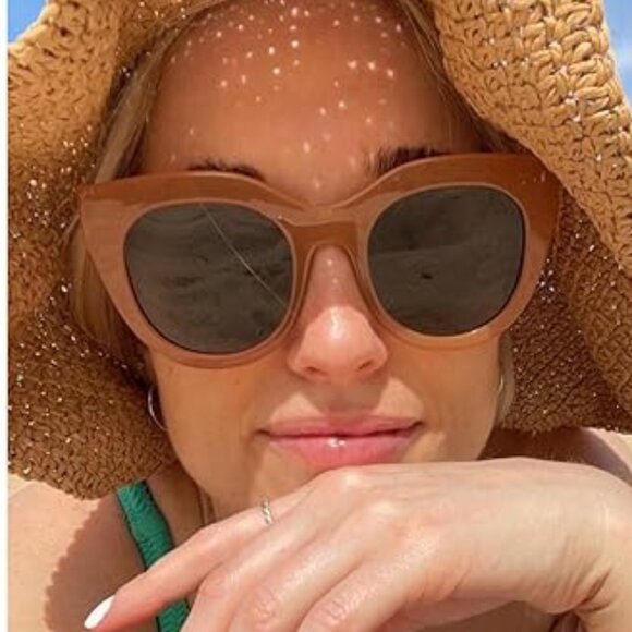 Oversized cat eye sunglasses